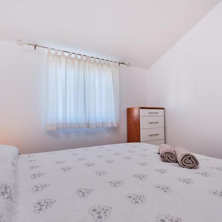 Beautiful Apartments Ksenija Mali Losinj Luaran gambar