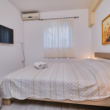 Beautiful Apartments Ksenija Mali Losinj Luaran gambar