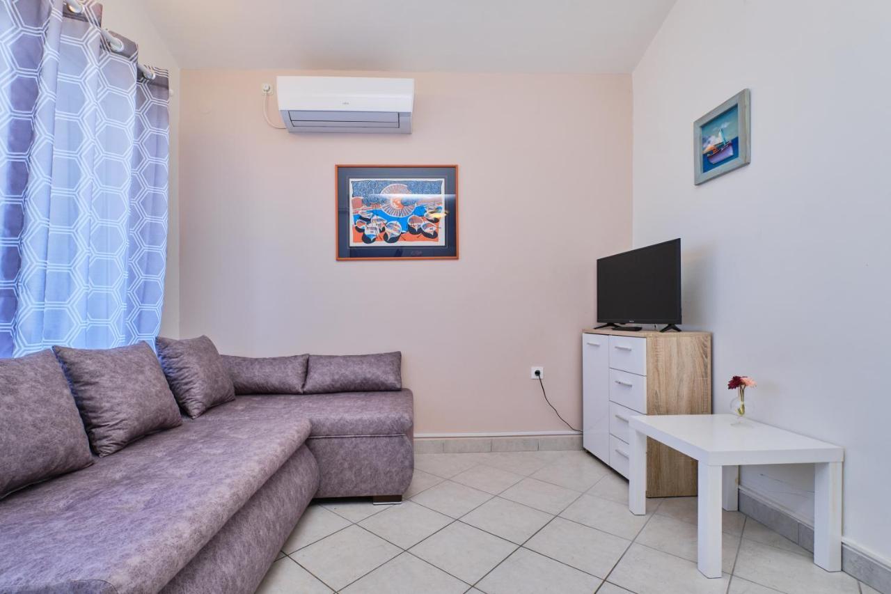 Beautiful Apartments Ksenija Mali Losinj Luaran gambar