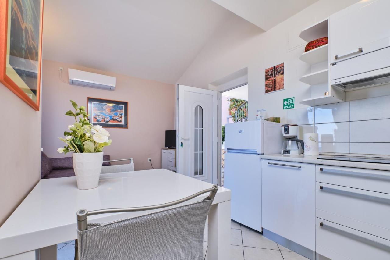 Beautiful Apartments Ksenija Mali Losinj Luaran gambar