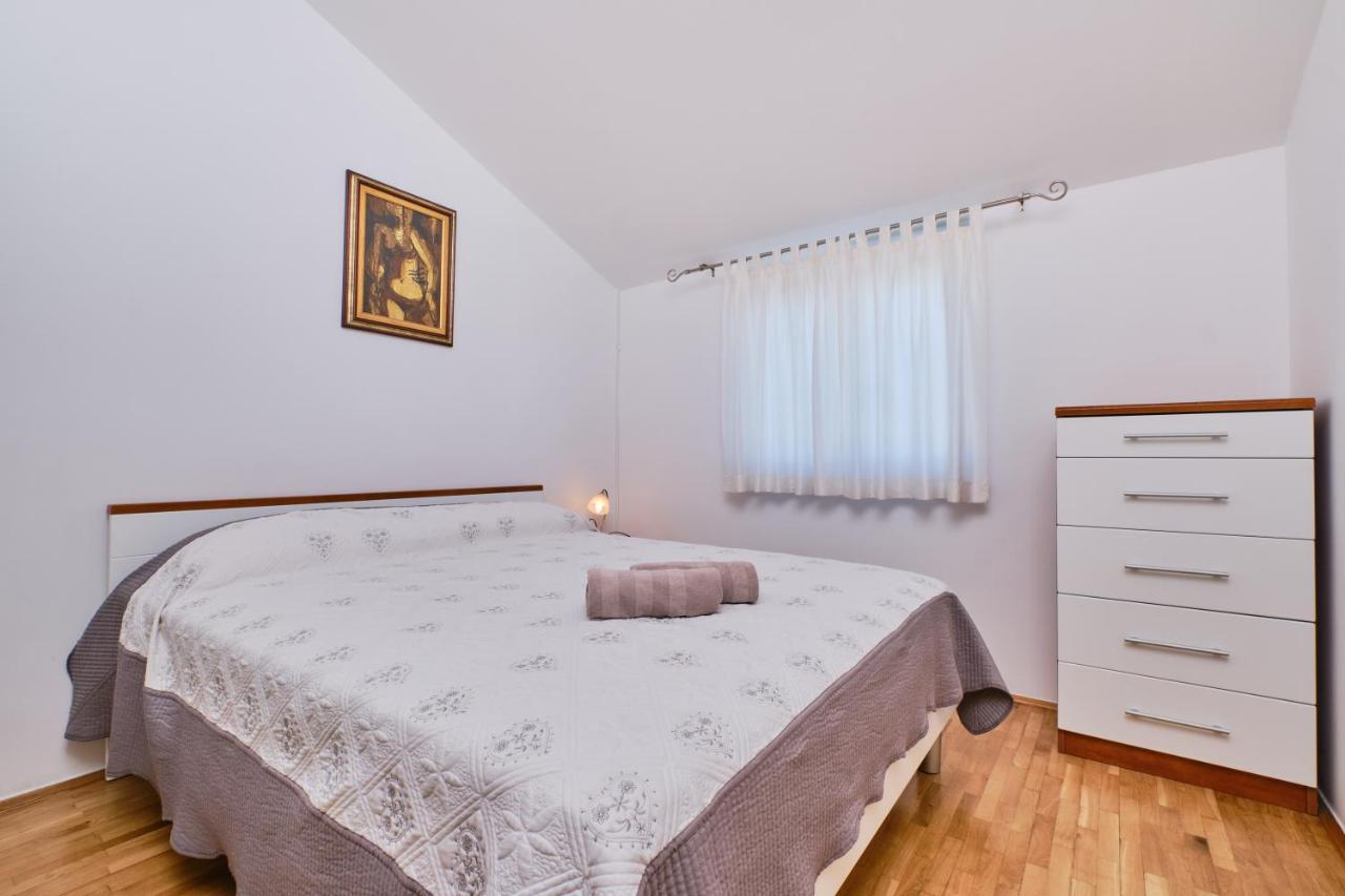 Beautiful Apartments Ksenija Mali Losinj Luaran gambar
