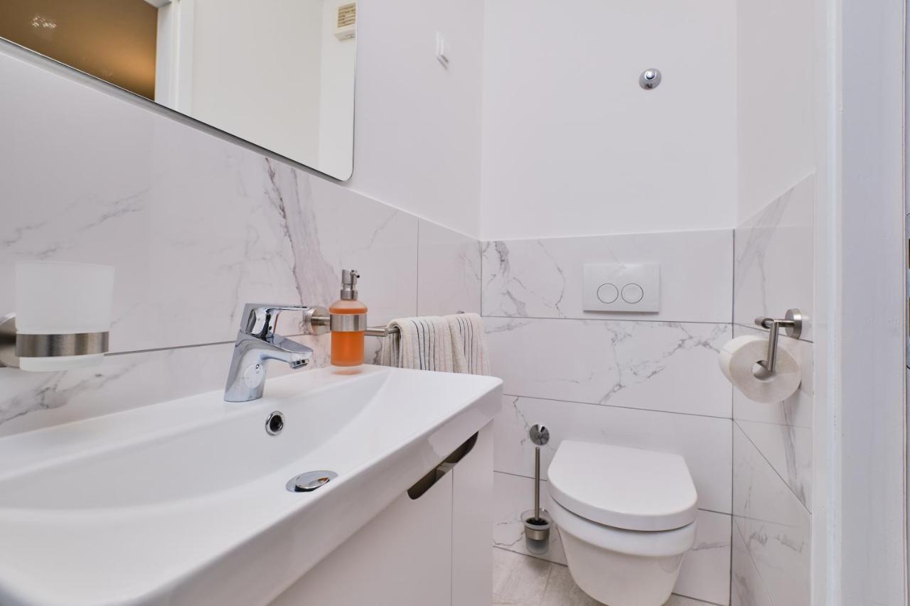 Beautiful Apartments Ksenija Mali Losinj Luaran gambar