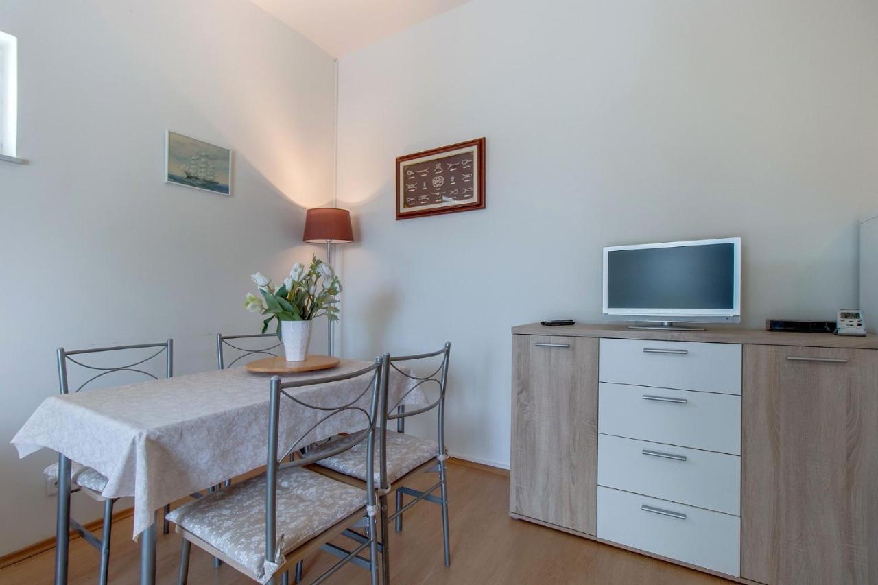 Beautiful Apartments Ksenija Mali Losinj Luaran gambar